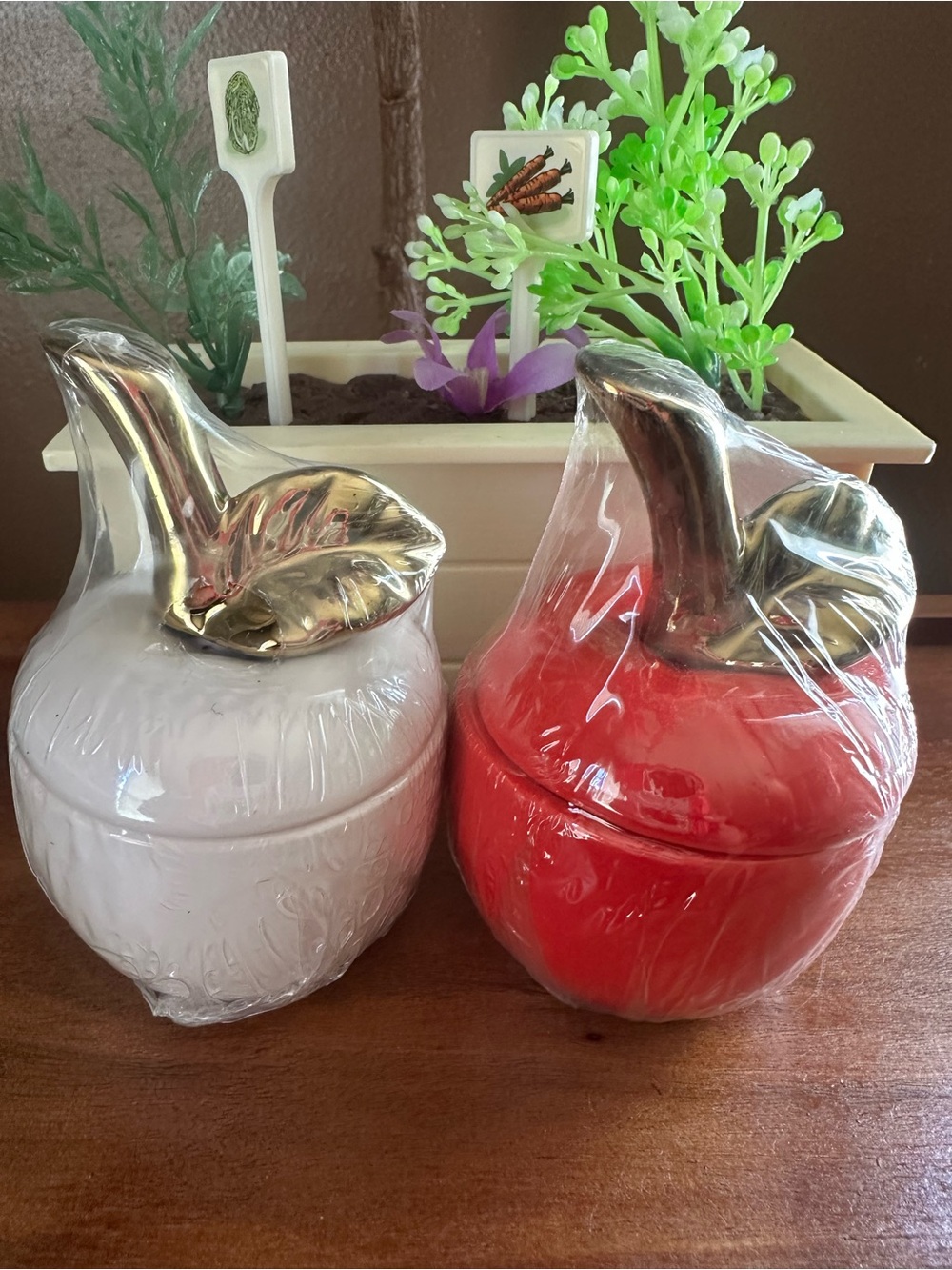 Ceramic Apple Shaped trinkets Set with Gold Leaf Lids - White and Red